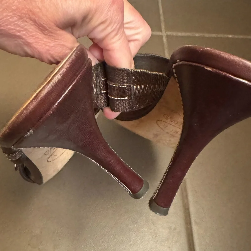 CIRCA JOAN & DAVID Leather And Canvas SZ 8 Open Toe Heel 2 Strap Y2K Bronze EUC